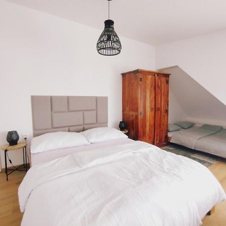 Attic Apartment Catnip Pressburg Exterior foto